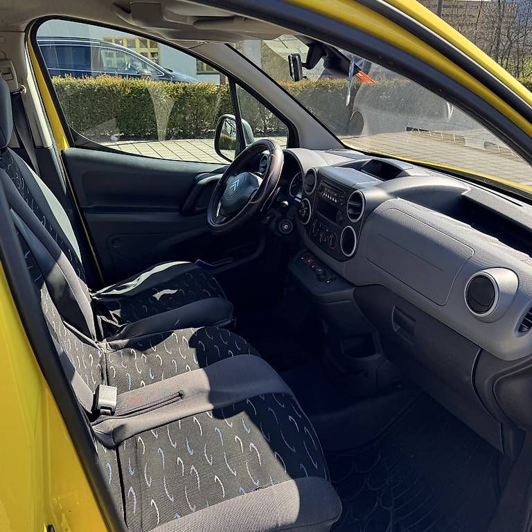 Véhicules utilitaires: Citroen Berlingo 1.6HDI Automat – D'occasion à Stans par Lumi216 4