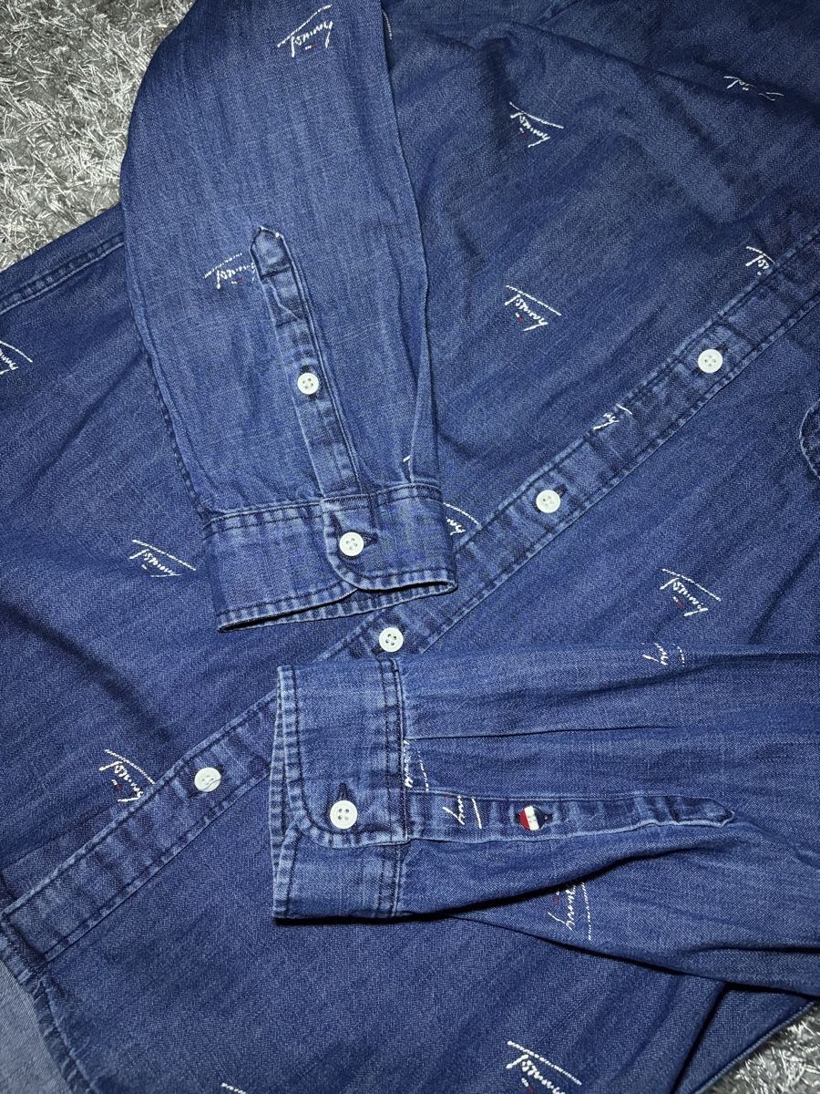 Tommy Hilfiger Chemises: Tommy Jeans Men's Denim Shirt  – D'occasion à Brislach par edu_t6pq 3