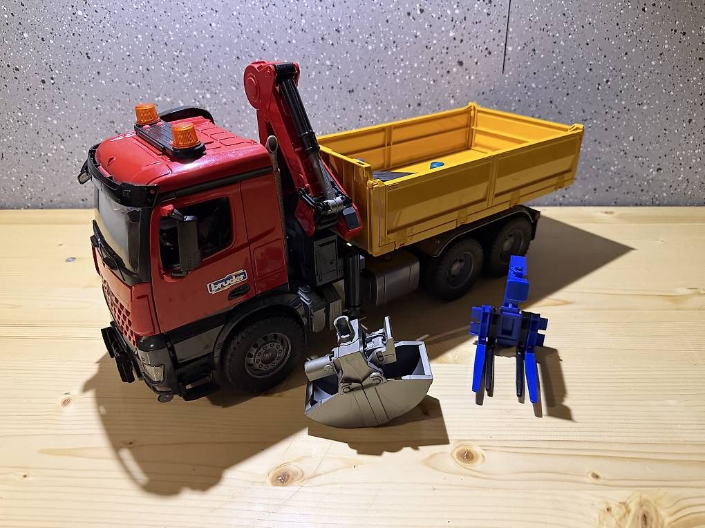 Jouets: BRUDER - LKW Kipper mit Kran – D'occasion à Seewen (SZ) par manuelit0