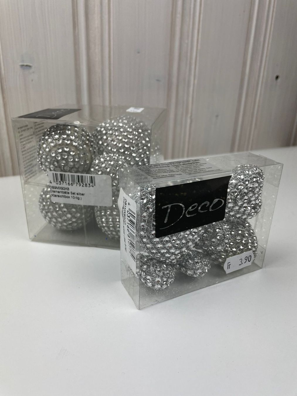 Tutte le decorazioni: 16x Silber Glitzer Weihnachtskugeln - Deko Kugeln NEU – Nuovo e nell'imballaggio originale da Wängi venduto da LiqKojote