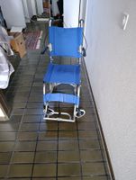 Kleiner Rollstuhl für enge Platzverhältnisse