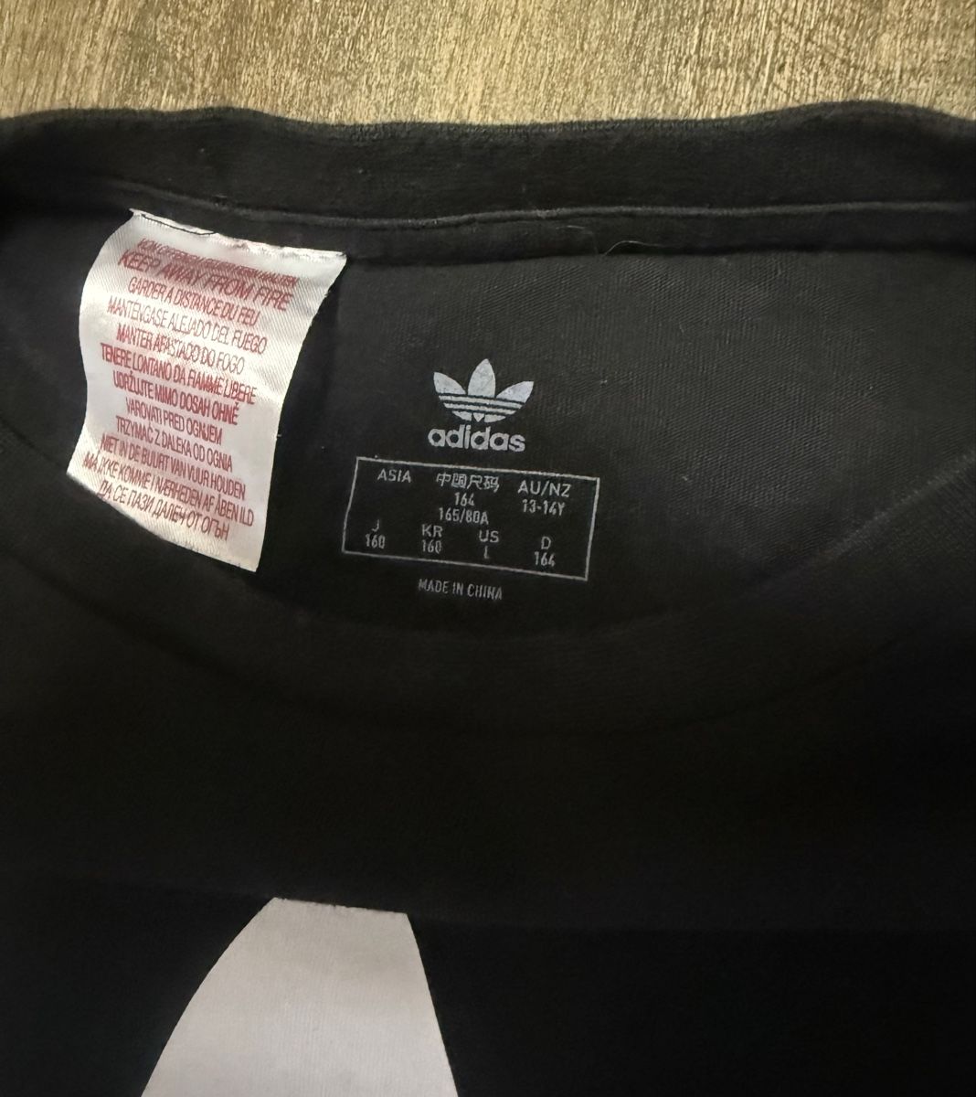 Adidas T-shirt: Adidas T-Shirt schwarz mit Logo, Grösse S oder 164 – Usato da Lachen SZ venduto da zsucard 1