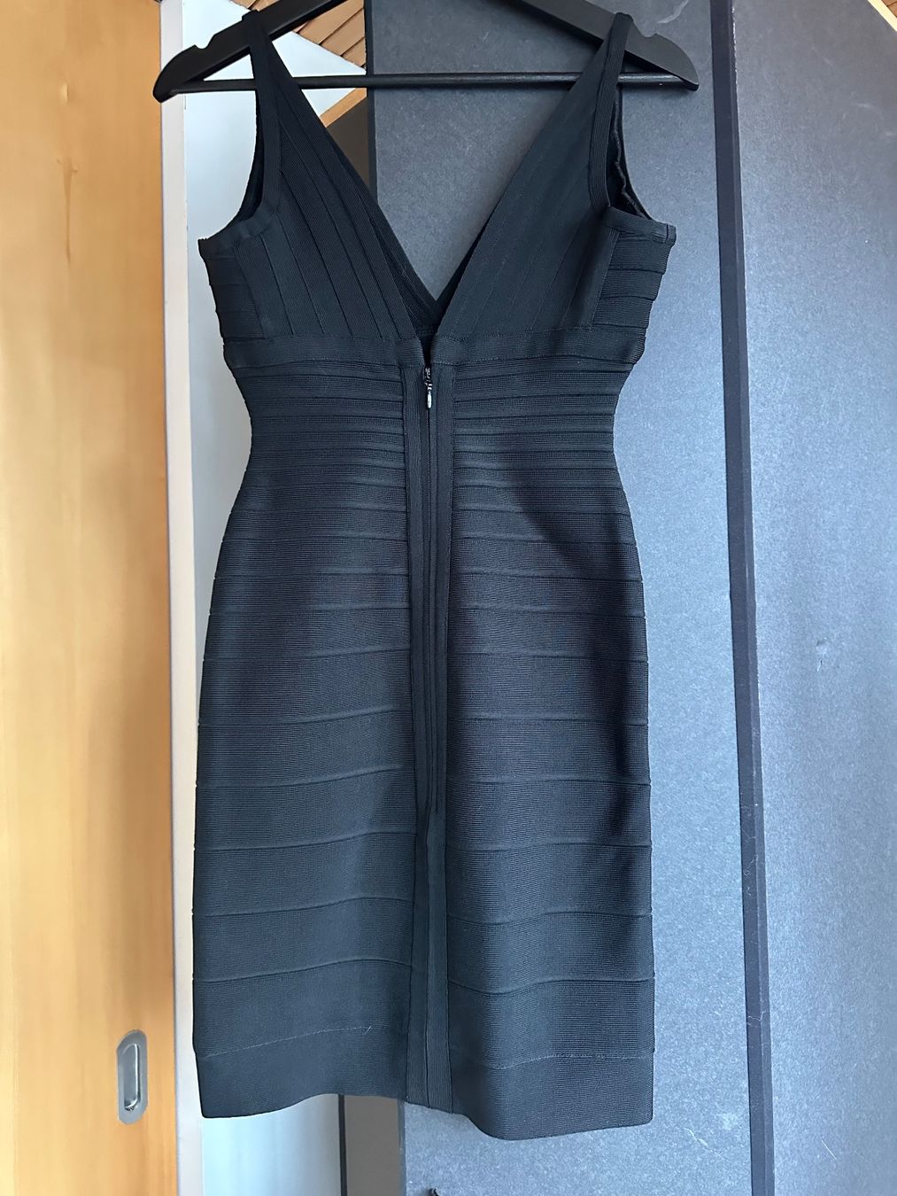 Kleider: Herve Leger schwarzes Minikleid – Neu (gemäss Beschreibung) aus Illnau von ano_nwq2 1