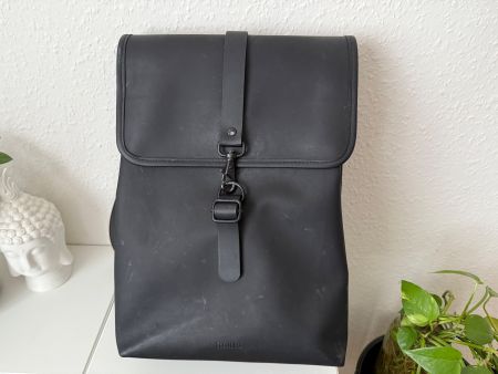 RAINS - wasserdichter schwarzer Rucksack