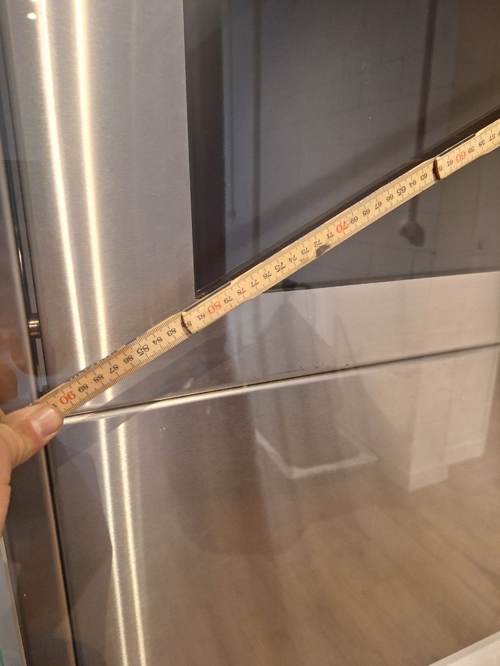 Televisori: Fernseher mit Standfuß – Usato da Strengelbach venduto da Ist-van 3