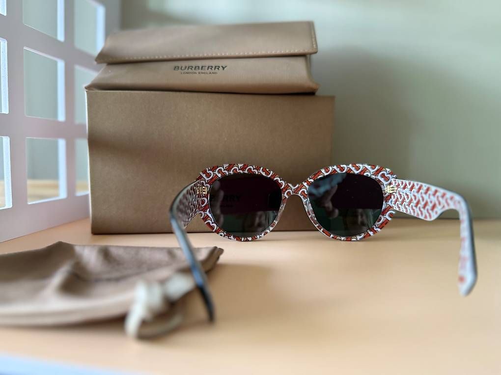 Burberry Occhiali & Lenti: Burberry Sonnenbrille Original Neu – Usato da Adligenswil venduto da ecirtaeb74 1