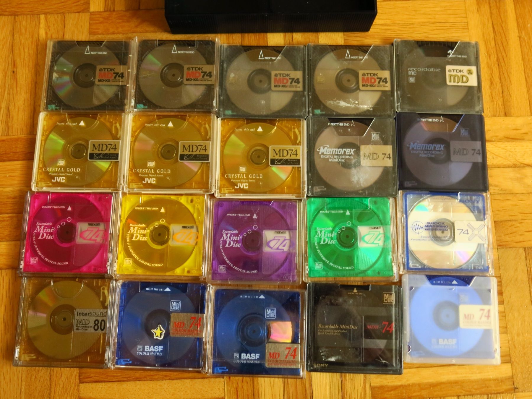 Minidisc: 21 Mini Discs mit Aufbewahrungsbox – Usato da Sargans venduto da Tritonurs