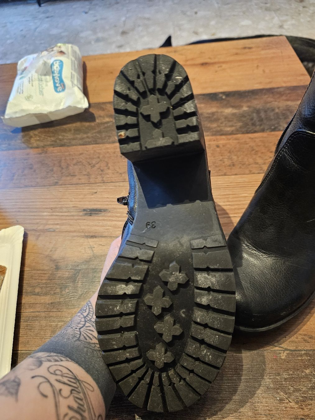 Damenschuhe: Schwarze Stiefeletten Gr. 39 Herbst Winter Schuhe – Gebraucht aus Solothurn von nat_8yg2 1