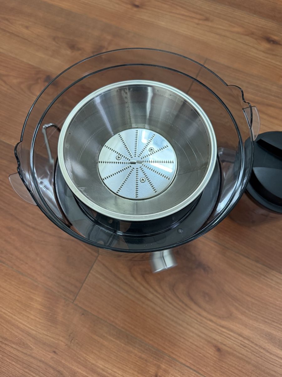 Nutribullet Küchengeräte: NutriBullet Slow Juicer Cold Press + Cup – Gebraucht aus Dänikon ZH von RAFIMIKI 2