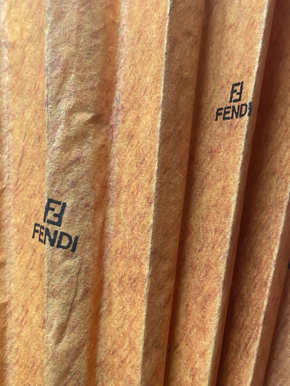 Fendi Tutte le decorazioni: Fendi Taschenschmuck - Fächer - Ventaglio - – Usato da Minusio venduto da Pink222 2