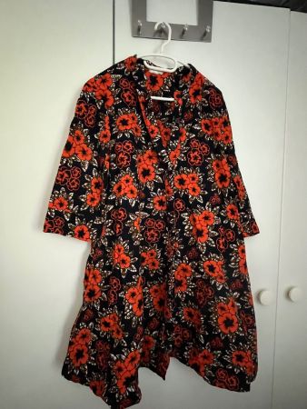 Wunderschönes durchgeknöpftes Kleid von Zuri Kenya