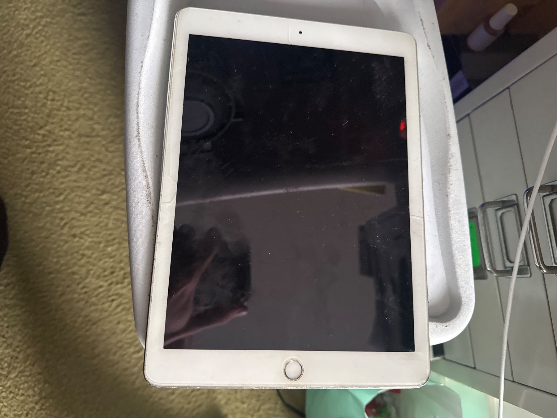 Apple Tablet PC: Ipad Air 2- A1566 - icloude – Difettoso da Olten venduto da HoYa01 1