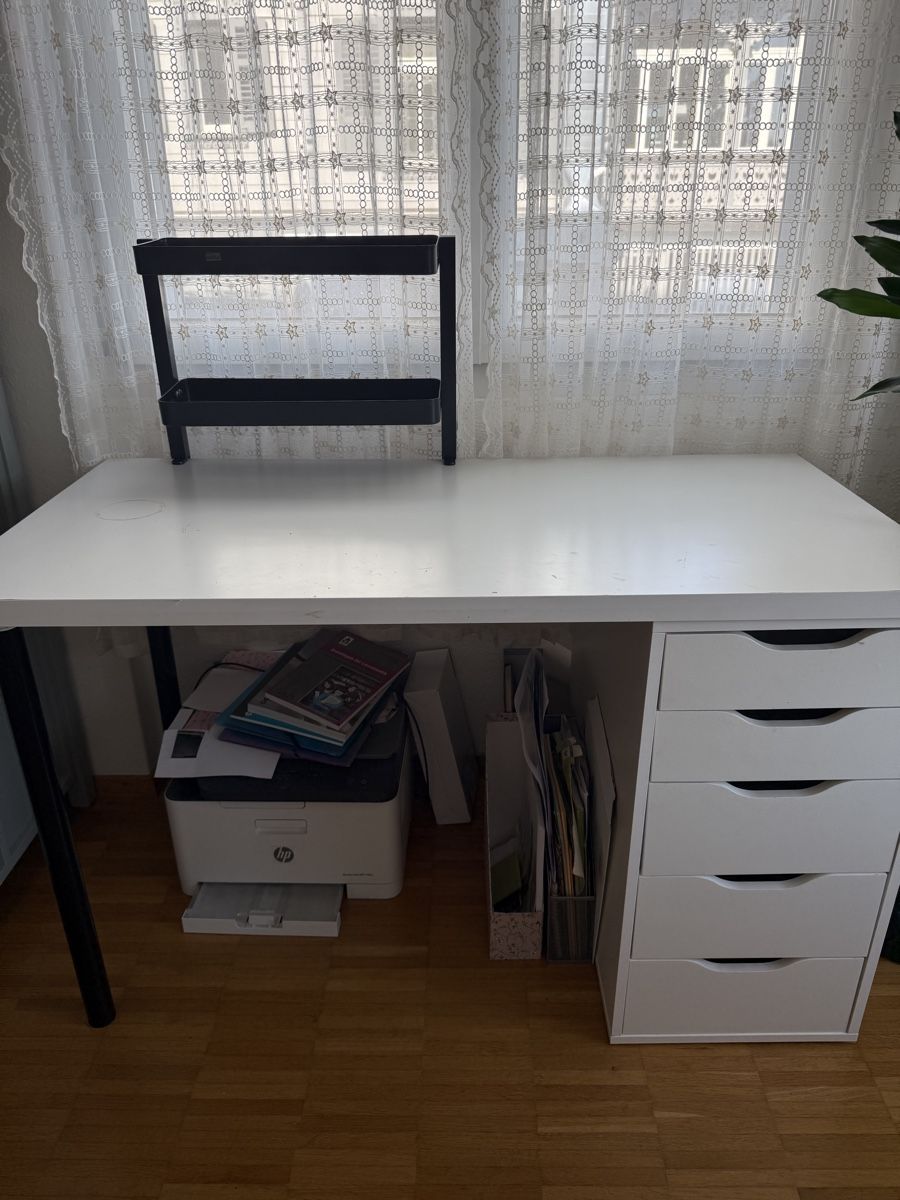 Ikea Scrivanie: Weiss/schwarzes Lagkapten Alex Ikea Pult – Usato da Horgen venduto da xjulialunax