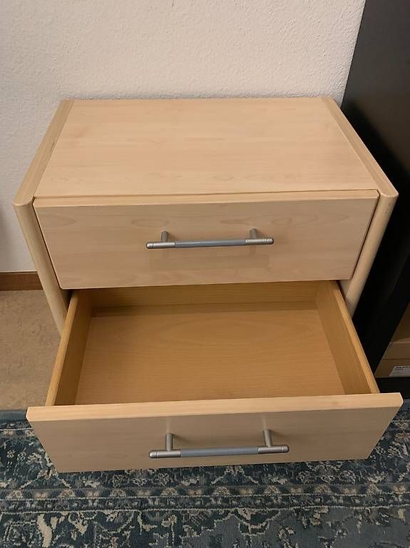 Comodini: Three-drawer bedside table -- Nachtkommode mit 3 Schubladen – Usato da Zürich venduto da bor_l87f 1