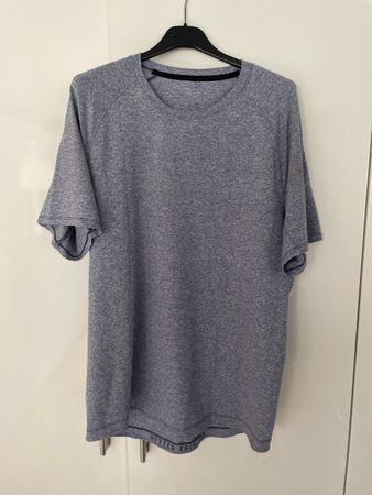 lululemon "License to Train" Shirt, Gr. L, Blau