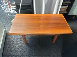 Nussbaum Tisch