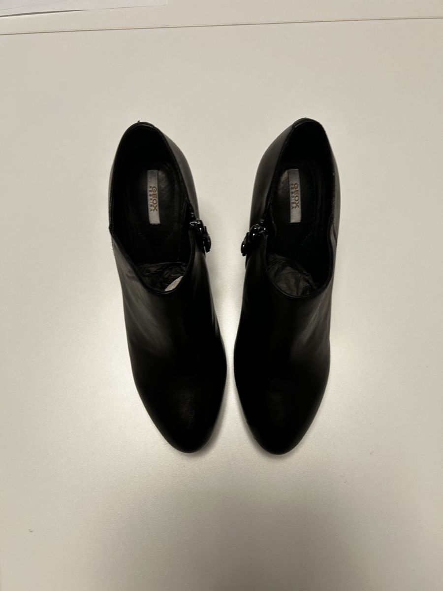 Geox Scarpe da donna: Bottines Geox cuir noir , 38 – Usato da Mont-sur-Rolle venduto da Rizzoalma