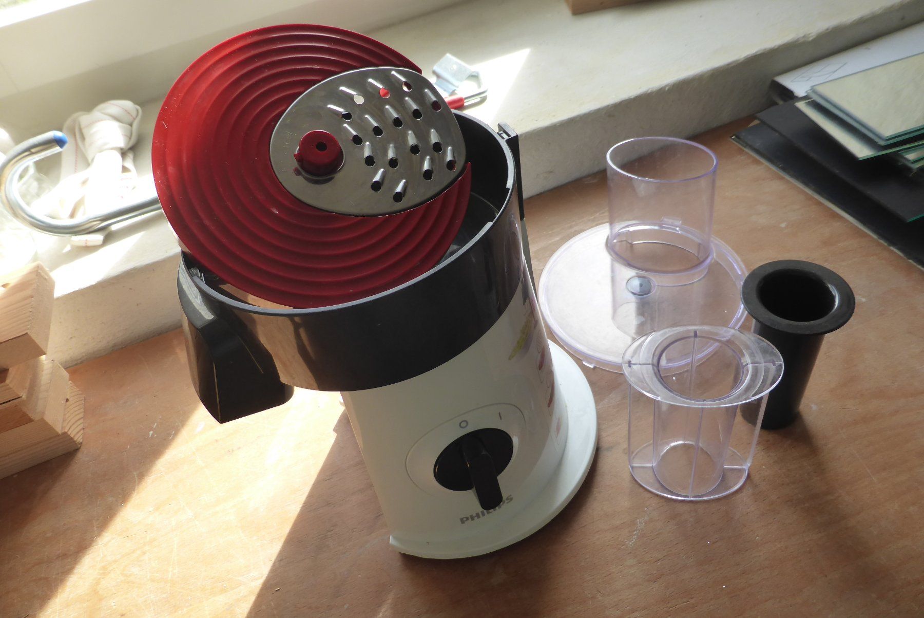 Philips Küchengeräte: Philips Küchenmaschine - Raspler 200 Watt – Gebraucht aus Brunnadern von vapiano