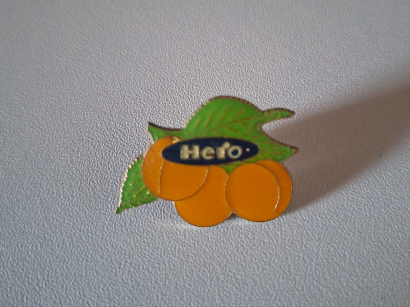 Placchette & Badge: Pin Hero Früchte – Usato da Erlinsbach venduto da pfunky