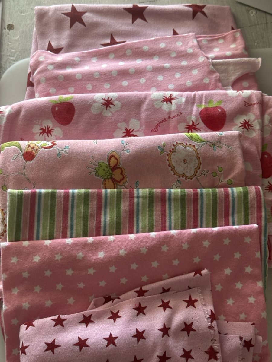 Tessuti: Restestoffpaket Jersey rosa div. Grössen – Usato da Domdidier venduto da Lilalu168