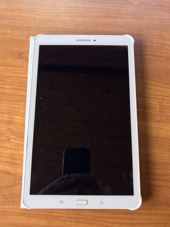 Tablettes PC: Samsung Galaxy Tab E 9.6 8Go - Blanc – D'occasion à Les Collons par gehaisse 1