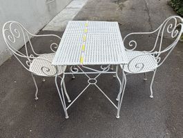 Gartentisch mit zwei Stühlen, Weiss