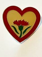 1 Pin Herz Nelke rot gold grün