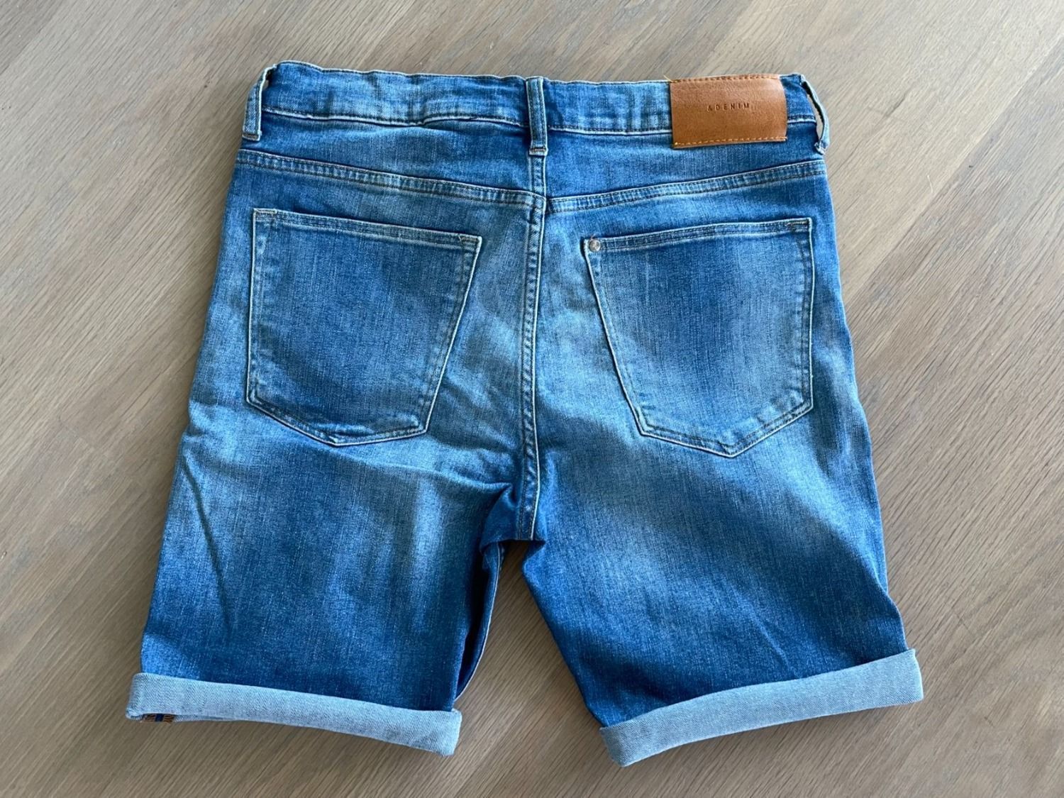 H&M Pantaloni: Jeans-Shorts in Grösse 164 – Usato da Rüschlikon venduto da user999 1