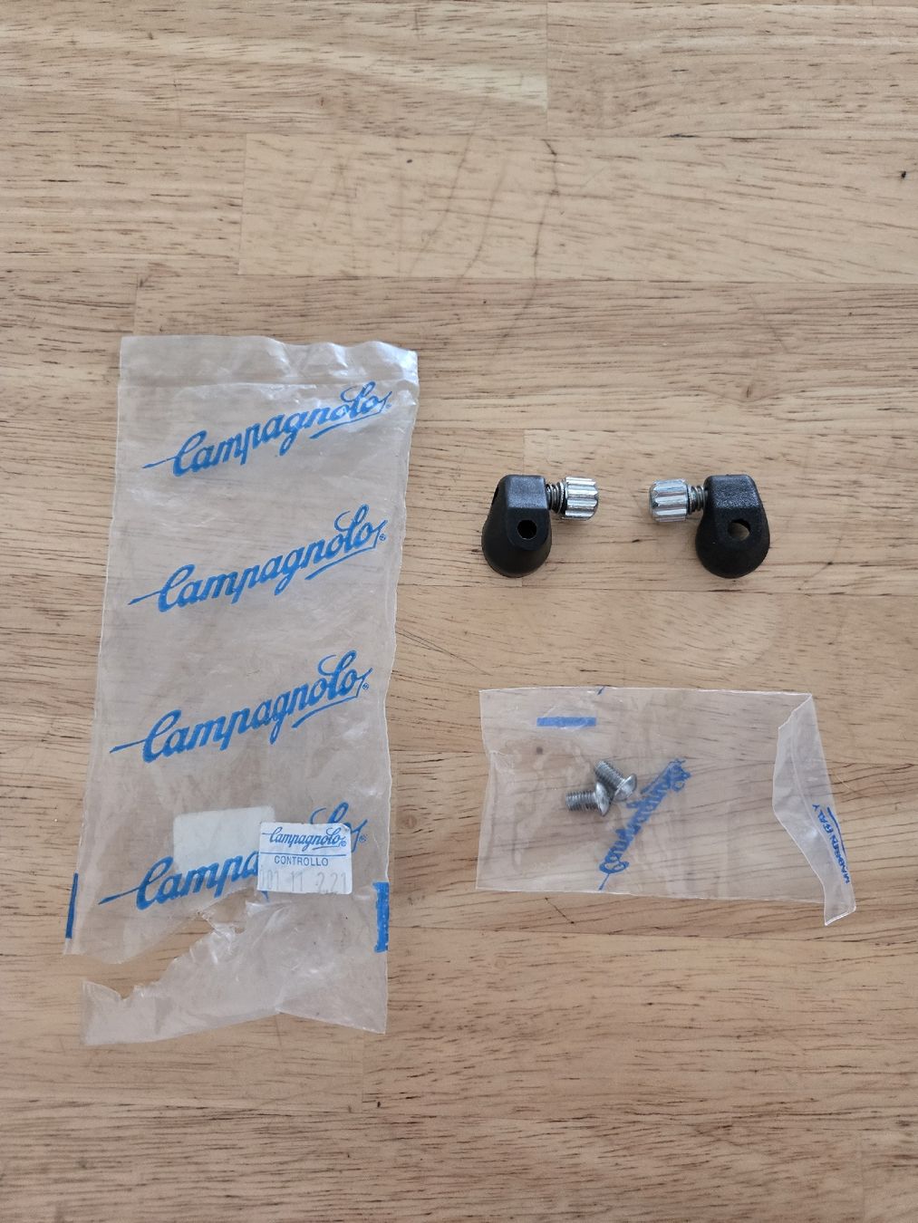 Campagnolo Pezzi di ricambio: Passages de gaines vitesses pour ancien cadre course. – Nuovo e nell'imballaggio originale da Genève venduto da xso_dm5n