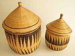 2 asiatische Körbe