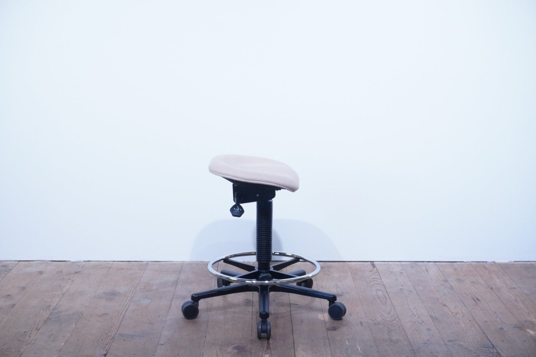 Sedie: Anatom Silya Hocker Arbeitsstuhl Hochstuhl Microfaser beige – Usato da Bad Zurzach venduto da QLASSIQ 4