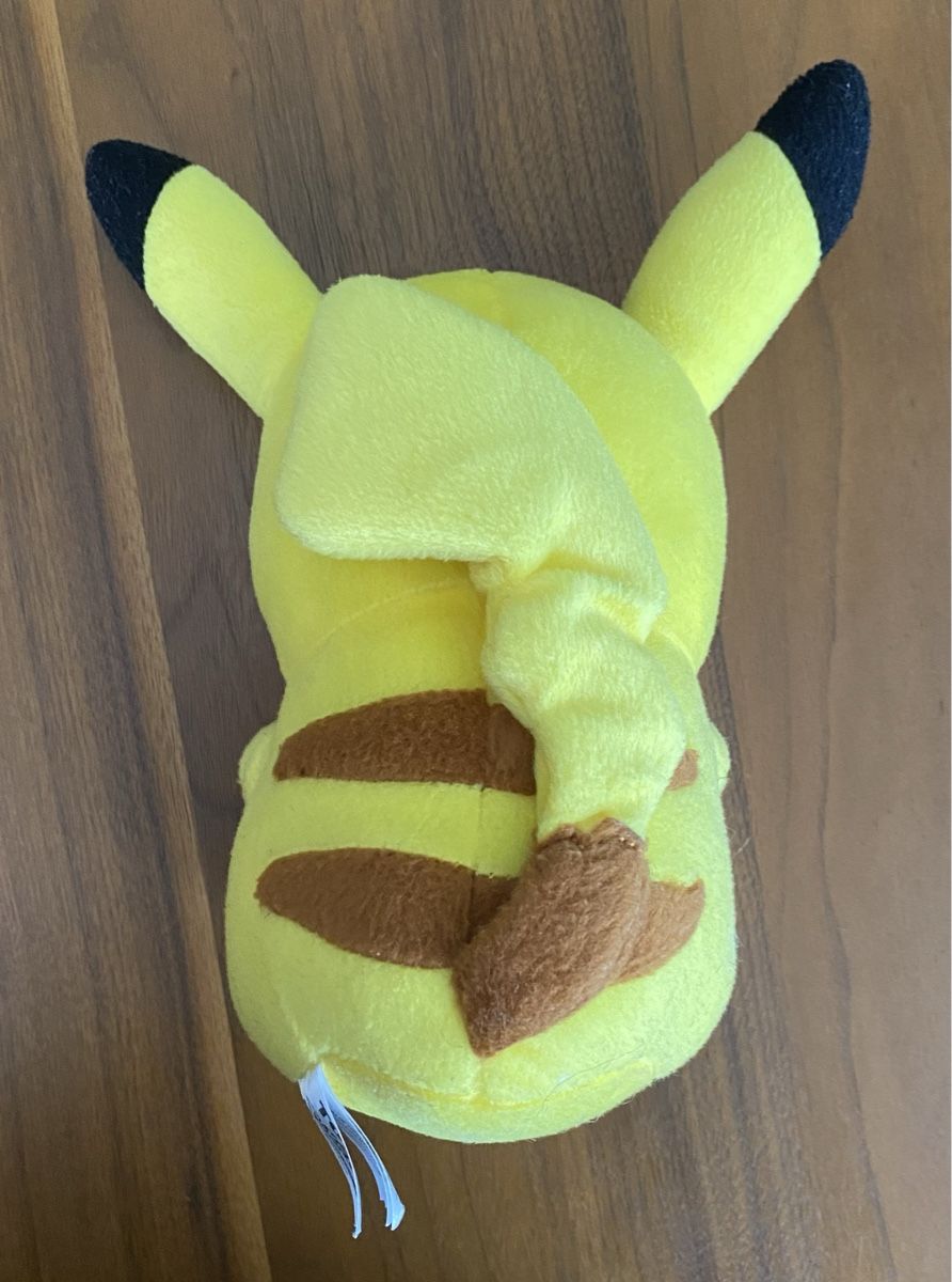 Pokémon Spielzeuge: Pokémon Pikachu aus Plüsch  20 cm – Gebraucht aus Ehrendingen von  2