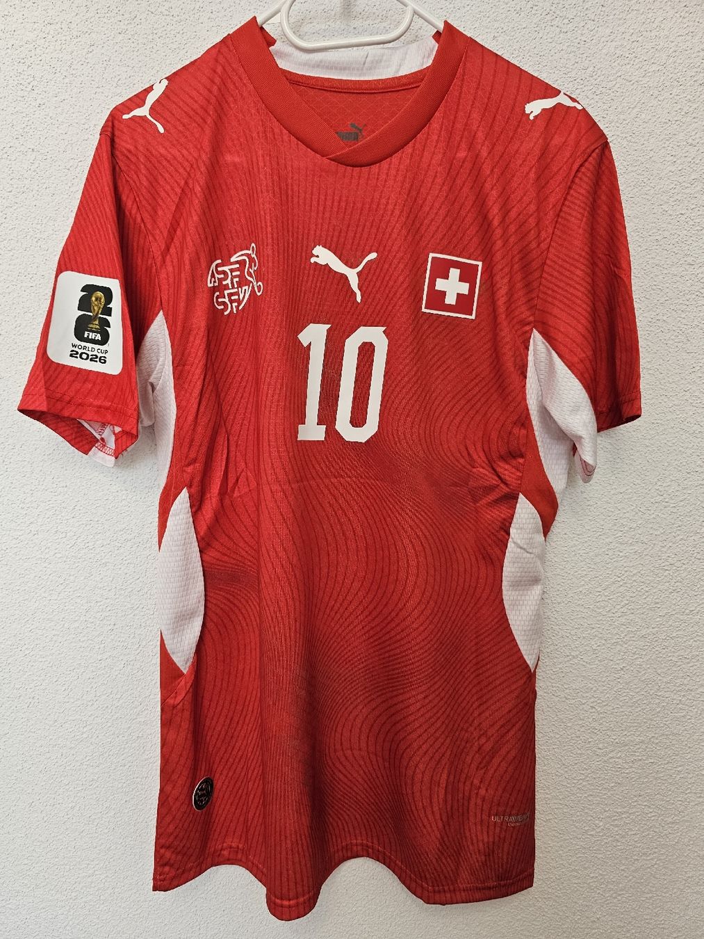 Leibchen & Hosen: Schweiz Spielertrikot WM 2026 – Neu (gemäss Beschreibung) aus Rickenbach LU von LichterWelt