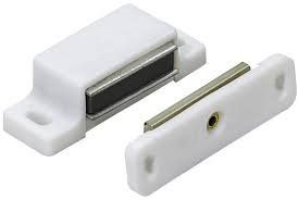 Eisenwaren: 5 x Magnetverschluss mit Gegenplatte grosse 85 mm – Neu und originalverpackt aus St. Gallen von schnaeppchen-preise 1