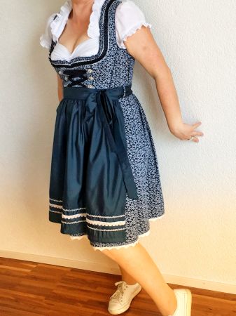 Fesches Dirndl S/M super Zustand, inkl 2 Blusen