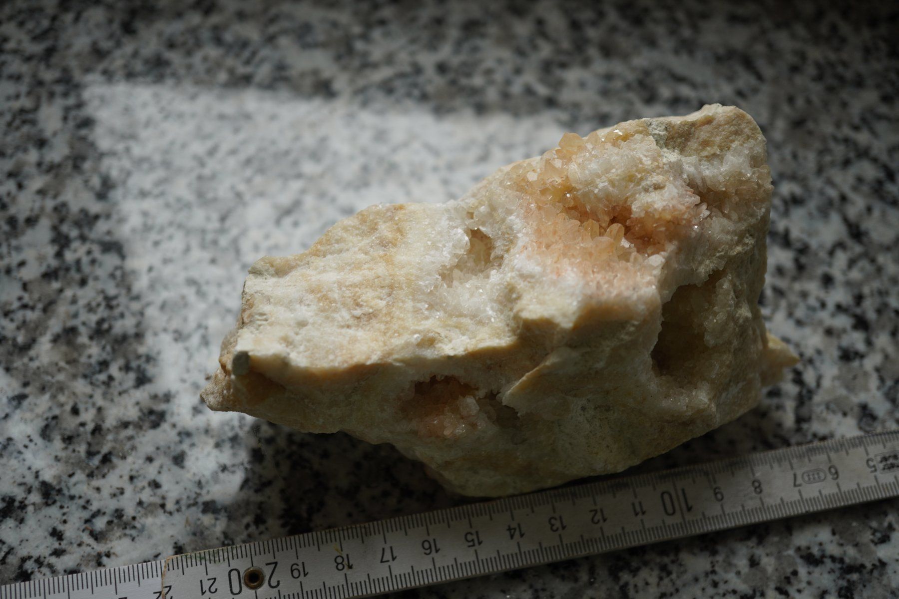 Minerali & Pietre curative: Calcit    Auf   Matrix    ab 1.- Rauserverkauf – Nuovo e nell'imballaggio originale da Eschenbach SG venduto da topstone 7