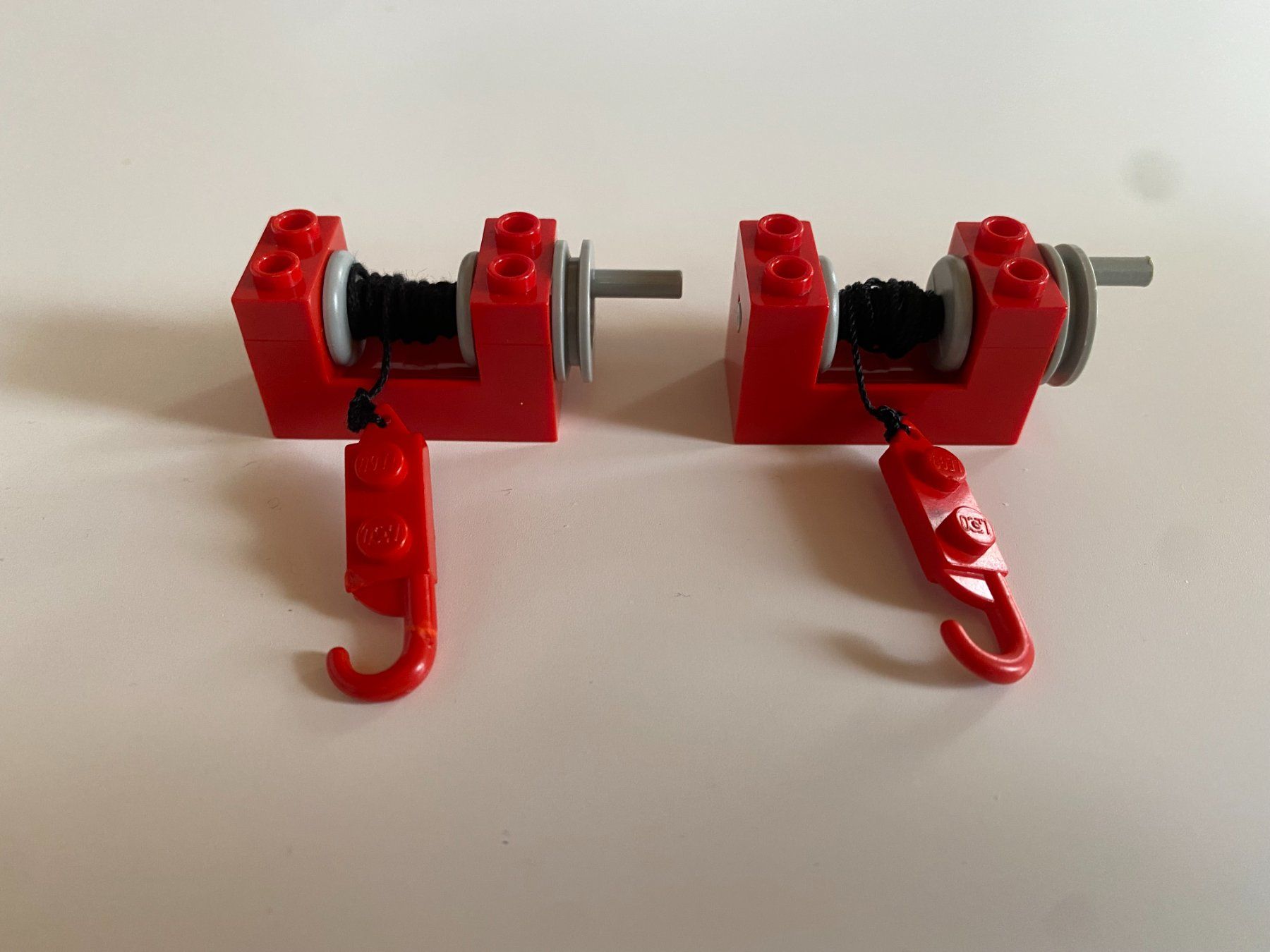 Lego Spielzeuge: LEGO - 2 - ROTE - SEILWINDEN – Gebraucht aus Gelterkinden von ajdt4