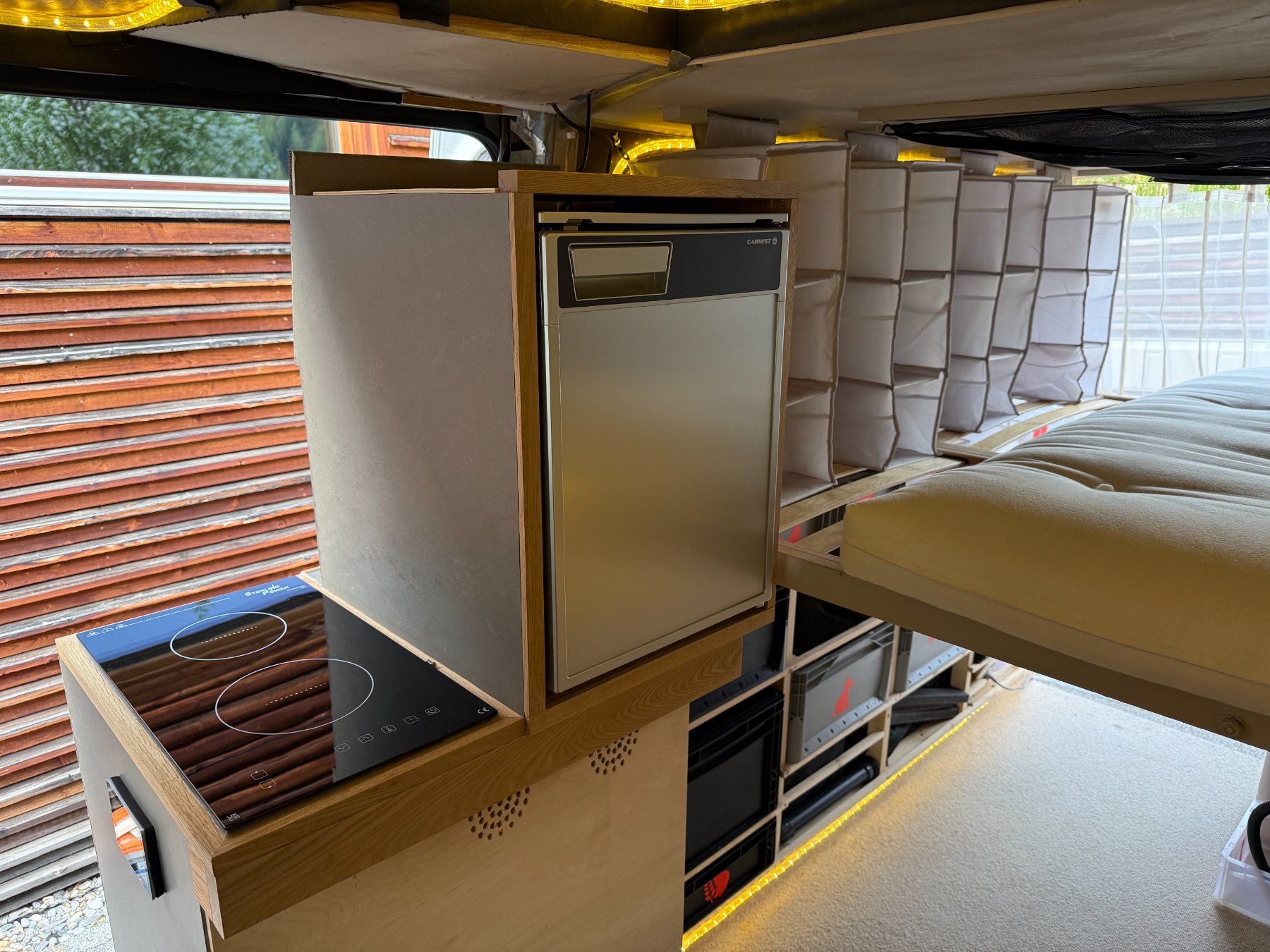 Veicoli da campeggio: Elektro Camper Van Maxus EV80 / 860W PV+ Victron-Komponenten – Usato da Samnaun Compatsch venduto da tschtschnik91 5