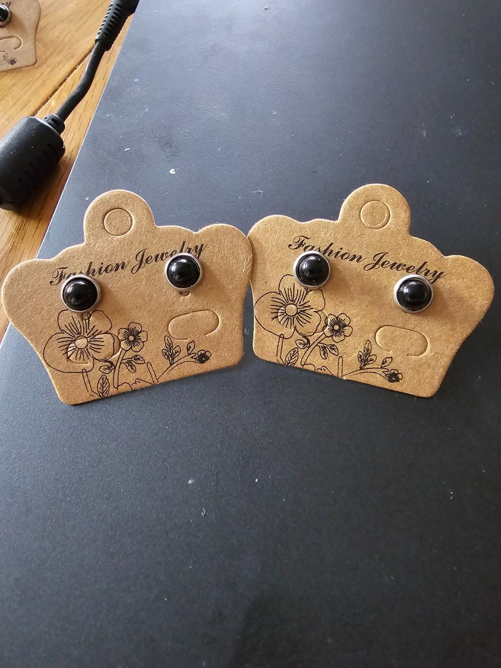 Orecchini pendenti & Orecchini a lobo: Onyx Ohrstecker – Nuovo (secondo la descrizione) da Aarberg venduto da Fischkeller