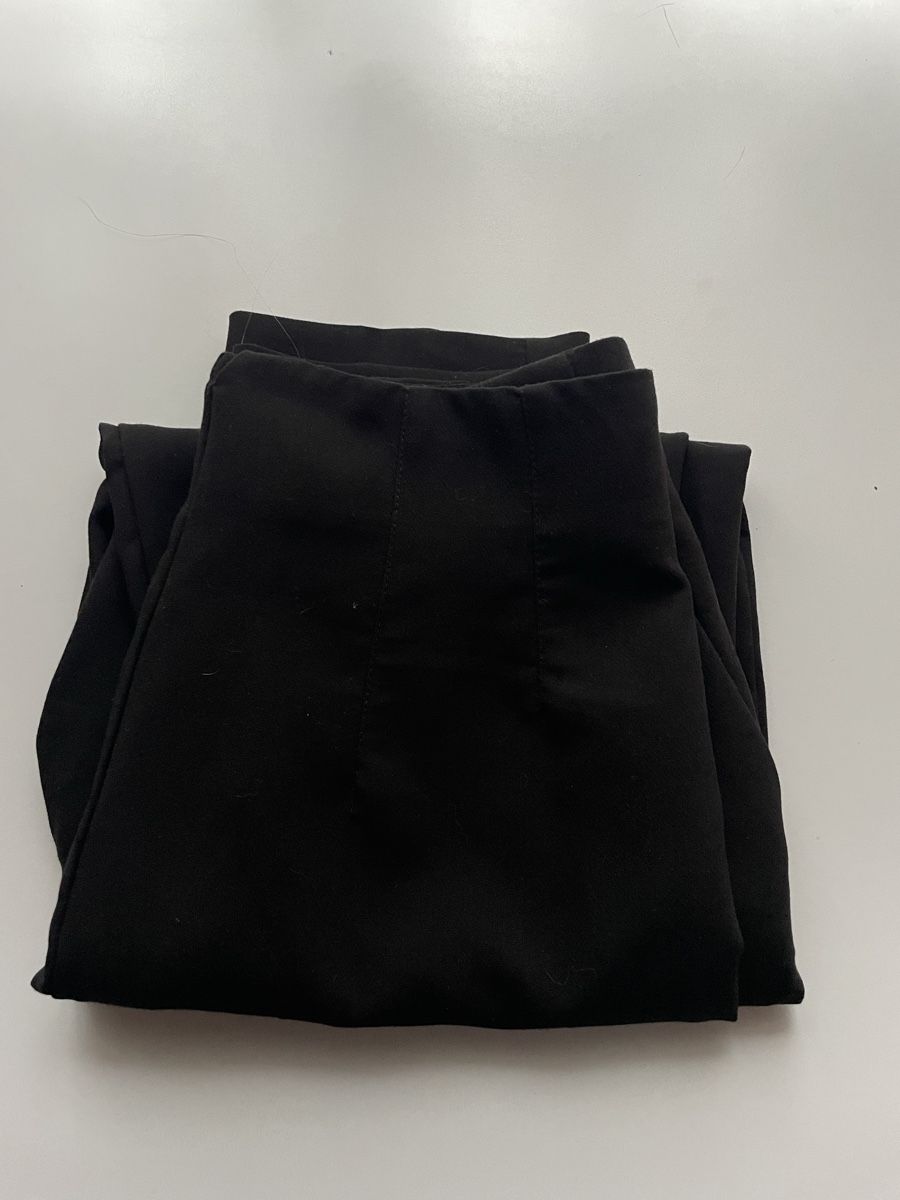 Pantalons: Schwarze Stoffhose Gr. 38 AMISU – D'occasion à Hägglingen par _Mel4nie_