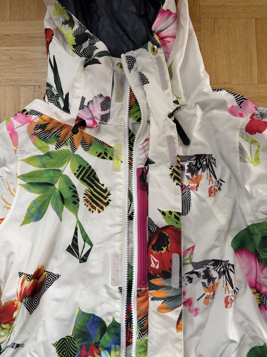 Volcom Vestes: Volcom Ski-/Snowboardjacke Blumenmuster / Grösse M – D'occasion à Jona par dar_k2v9 2