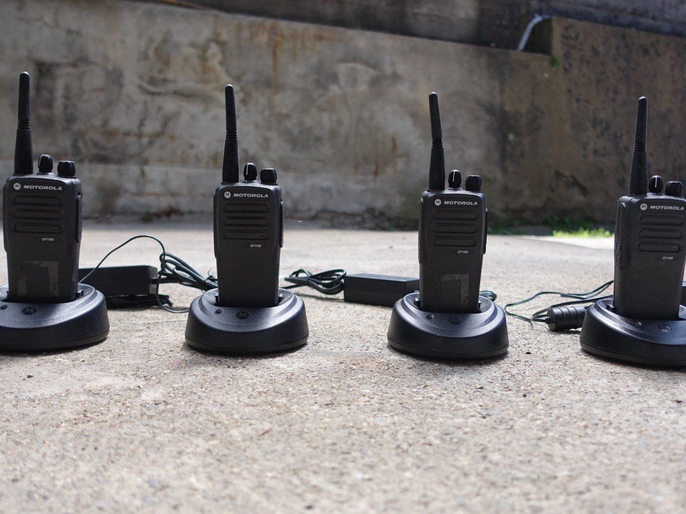 Motorola Radiocomunicazione: 4x Motorola DP1400 Gesamtpaket – Usato da Zürich venduto da HalsundbeinbruchFilm 1