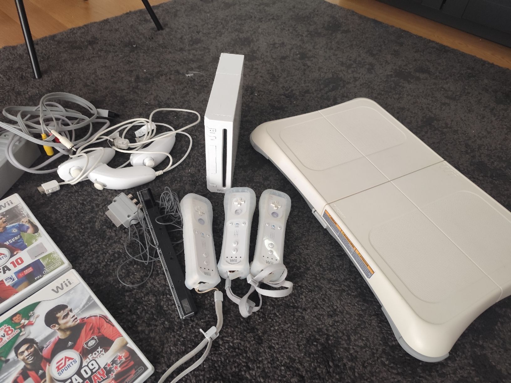 Nintendo Consoles: Nintendo Wii , mit 8 Spielen, 3 Controller – D'occasion à Einigen par KienYpsilon 2
