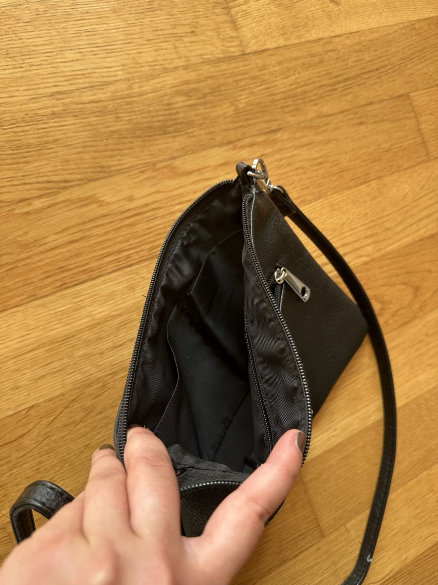 Taschen für Damen: Umhängetasche in Schwarz – Gebraucht aus Olten von sar_zs6d 2