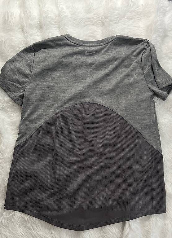 T-shirt: Sport T-Shirt Nike – Usato da Adliswil venduto da Danyboy3 1