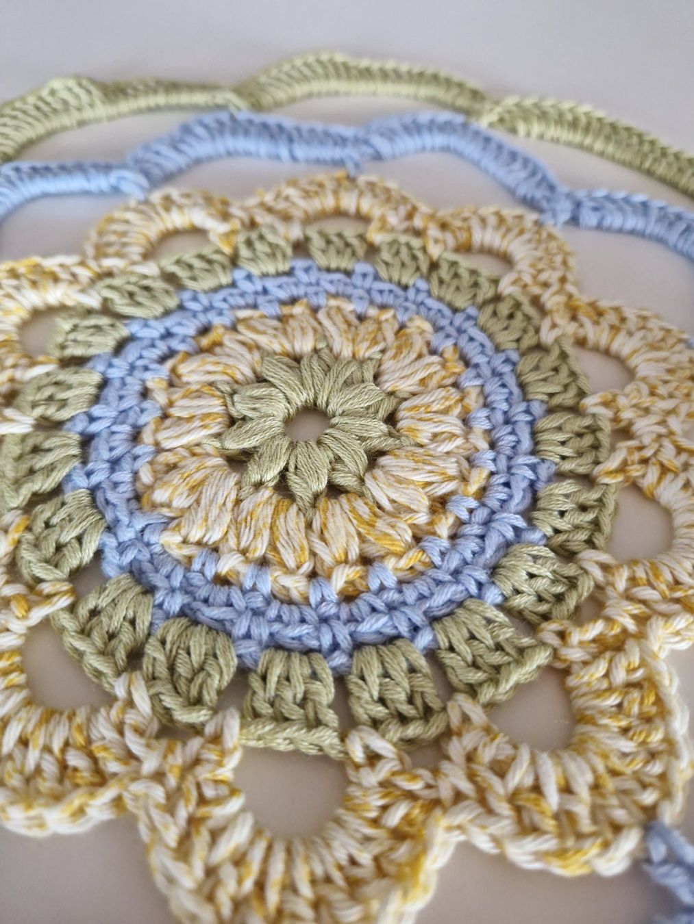 Alle Dekorationen: Handgemachtes Mandala, Doily, Untersetzer, Deko – Neu (gemäss Beschreibung) aus Neuhausen am Rheinfall von Alchimista 5
