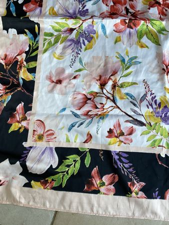 Sommerliches Blumen Halstuch 