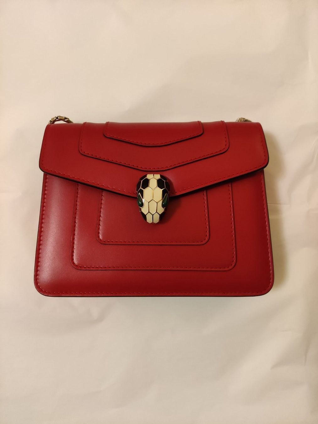 Bulgari Taschen für Damen: Bvglari leder Tasche Rot – Neu und originalverpackt aus Zürich von esperanza05 1