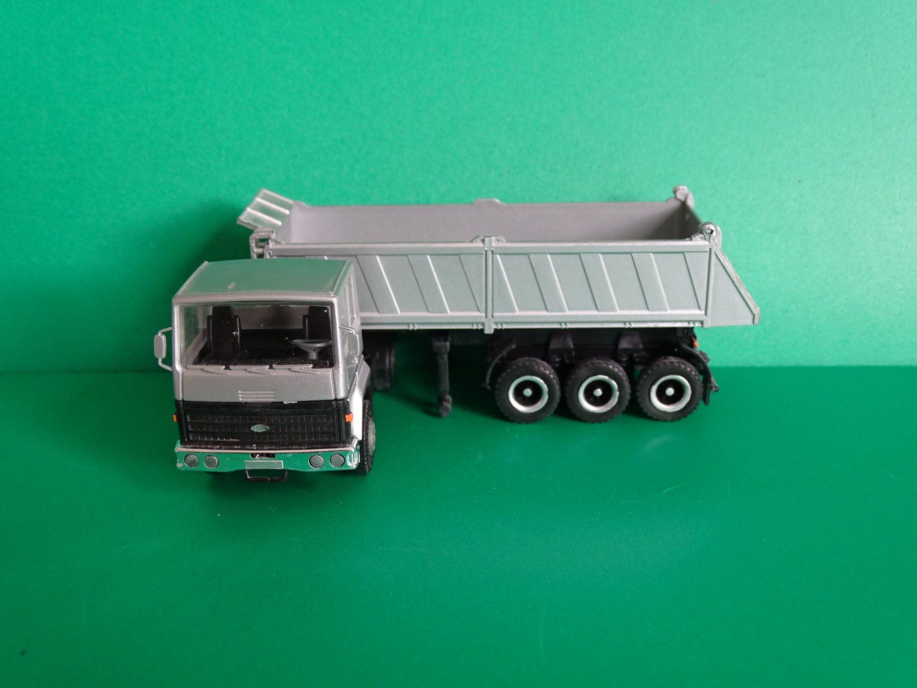Herpa Modellini d'auto: LKW von Herpa 1/87 – Usato da Bretzwil venduto da Meex 2