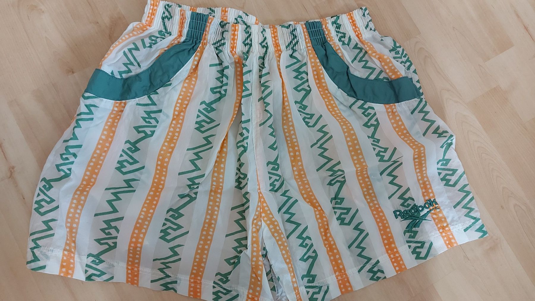 Reebok Pantalons: REEBOK Shorts gr.M – D'occasion à Zofingen par MasterPCI